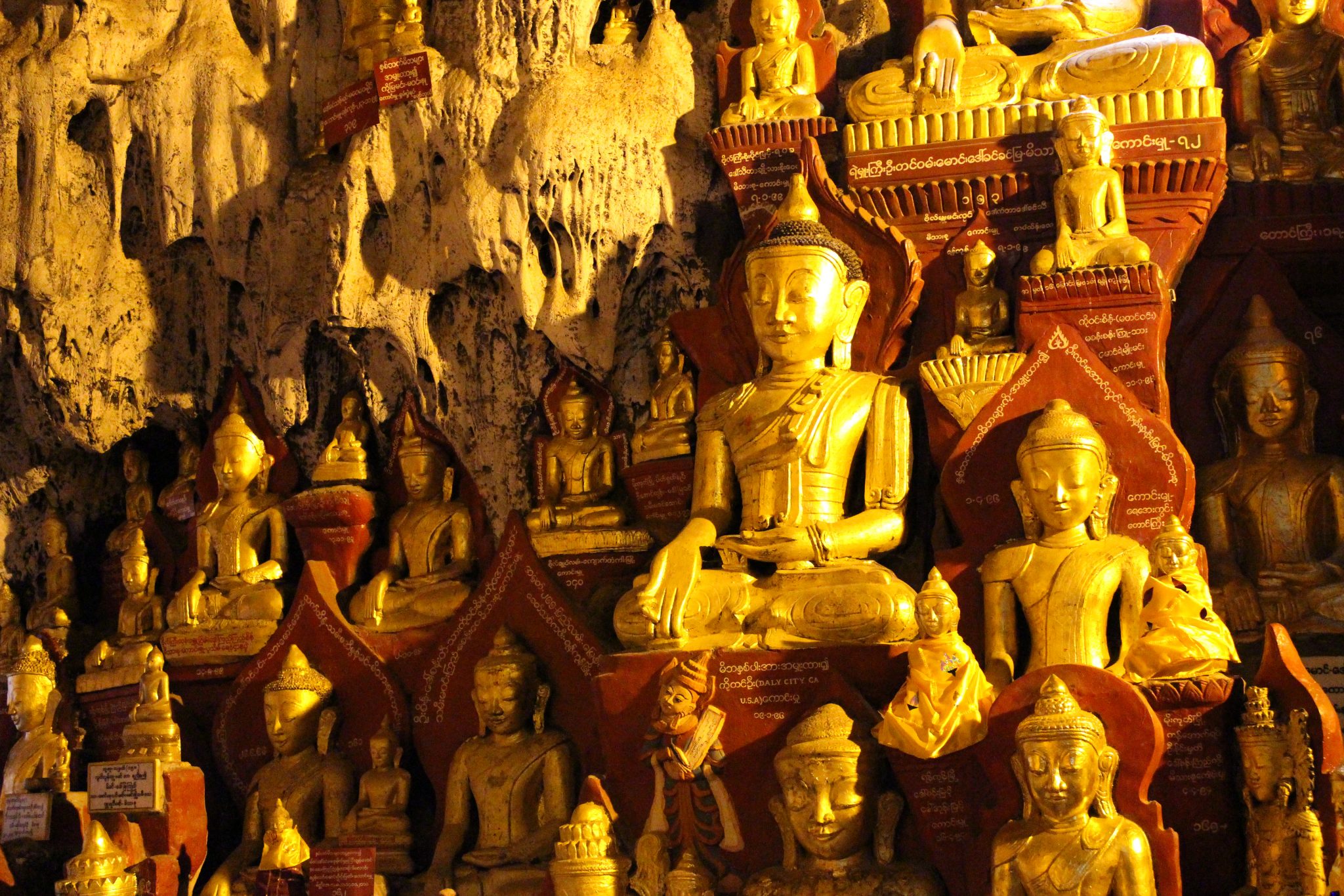 Buddha statues, Shwe Oo Min pagoda, Myanmar