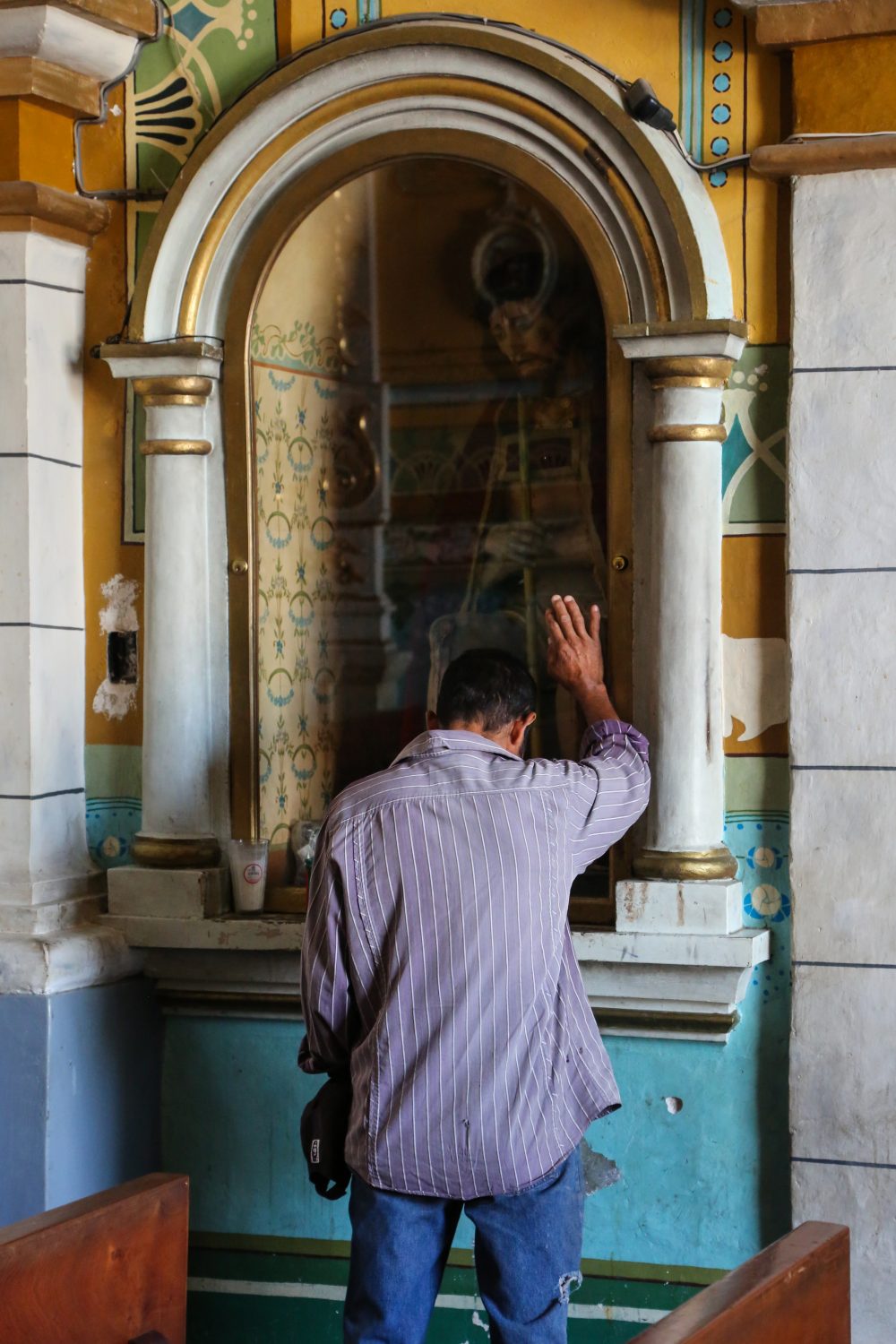 Local man, Guadalupe Church, San Cristobal de las Casas, Chipas, Mexico