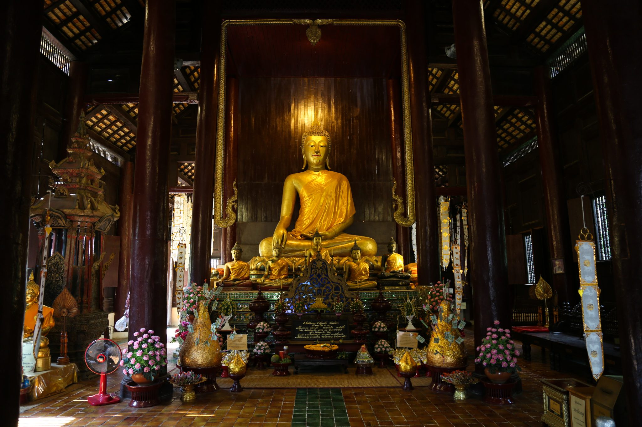Shrine, Wat Phan Tao, Chiang Mai, Thailand